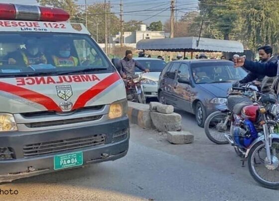 لکی مروت میں پولیس کی گاڑی کے قریب دھماکہ ، ایس ایچ او سمیت 6 اہلکار شہید ، ایک زخمی