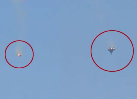 کویت میں امریکی جنگی طیارہ ایف 15 گر کر تباہ