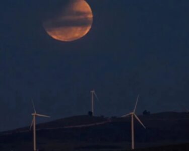 رواں سال کا پہلا مکمل چاند گرہن آج ہو گا