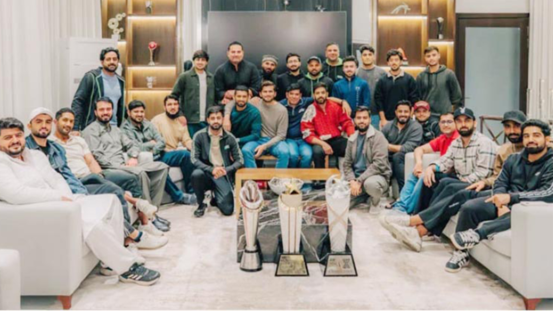 شاہین شاہ آفریدی کے گھر رمضان کی رونقیں ،افطار ڈنر میں کھلاڑیوں کا اجتماع