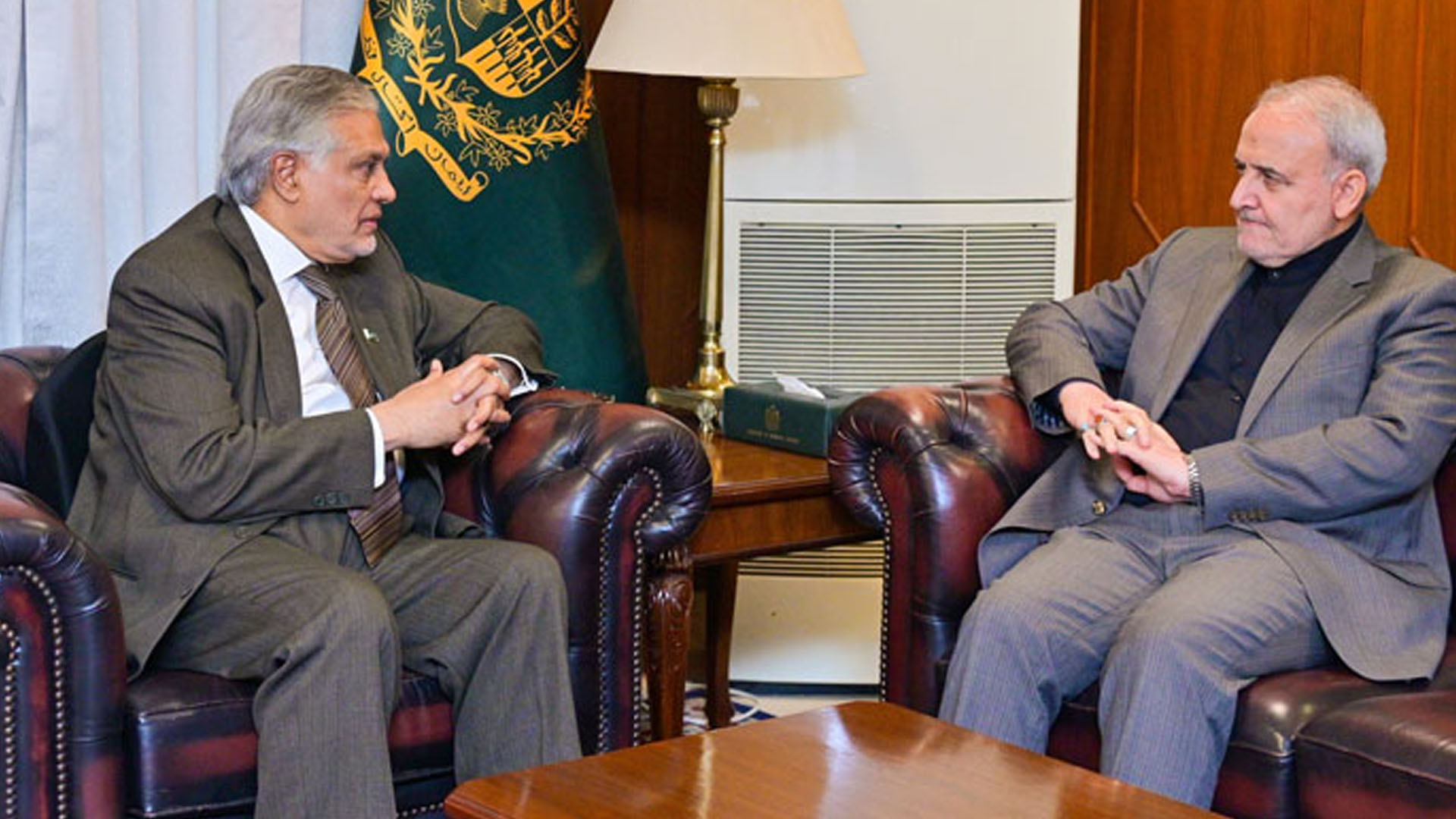 اسحاق ڈار سے ایرانی سفیر کی ملاقات،پاکستان کی جانب سے حمایت پر شکریہ ادا کیا