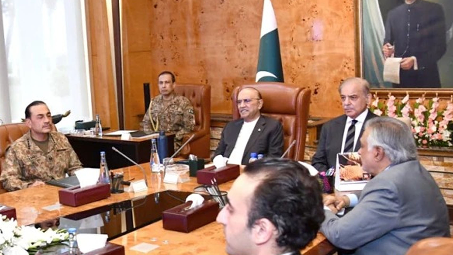 صدرمملکت کی زیر صدارت معیشت  توانائی  اور علاقائی سلامتی پر اہم اجلاس،وزیر اعظم شہبازشریف، فیلڈ مارشل عاصم منیر کی شرکت