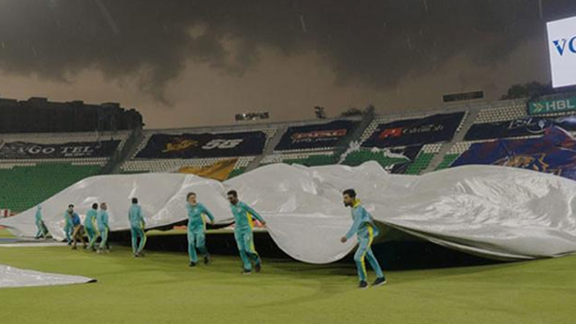 پی ایس ایل 11، پشاور زلمی اور اسلام آباد یونائیٹڈ کا میچ بارش کے باعث منسوخ