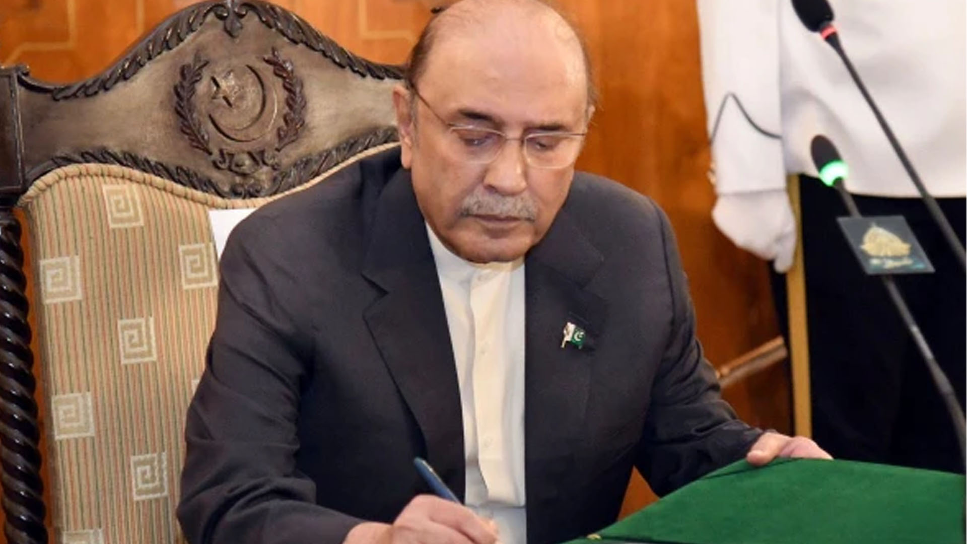 صدر مملکت کی  افواج پاکستان  کے افسروں و جوانوں کو فوجی اعزازات دینے کی منظوری