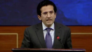 پاکستان میں پیٹرول کے وافر ذخائر موجود،عالمی قیمتوں میں اضافہ روکنا کسی کے بس میں نہیں،علی پرویز ملک