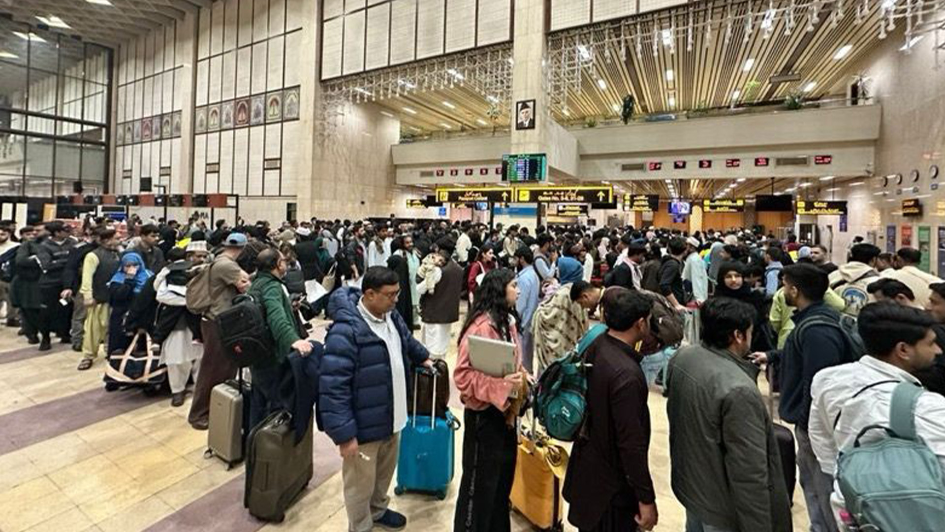 بیرون ملک جانیوالے شہریوں کیلئے فلائٹس سے متعلق اہم خبر