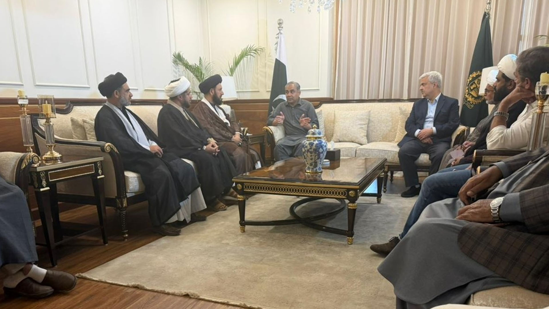 سینیئر اور اہم ترین شیعہ علمائے کرام کی وزیر داخلہ سے اسلام آباد میں اہم بیٹھک اور ملاقات جاری