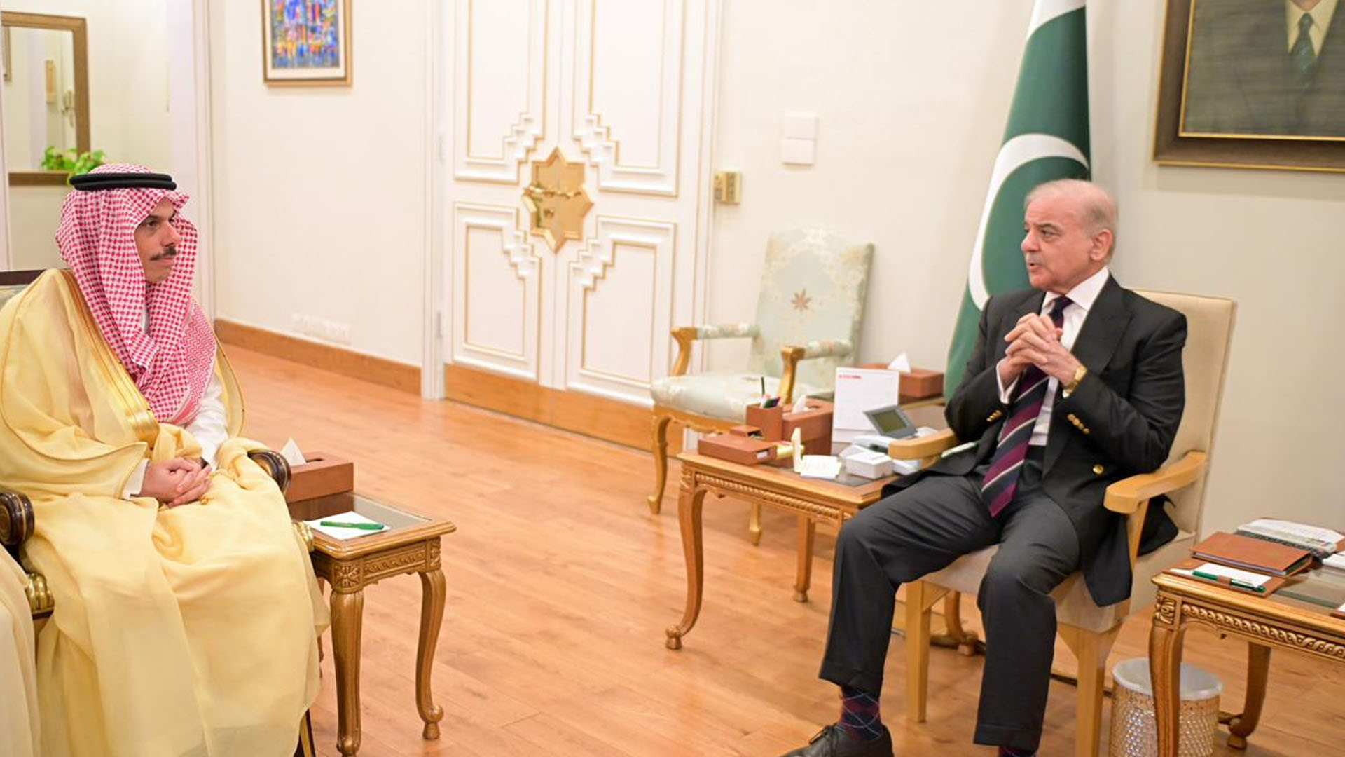 وزیر اعظم ،سعودی وزیر خارجہ ملاقات کا اعلامیہ جاری ،خطے میں امن کیلئے رابطے جاری رکھنے پر اتفاق