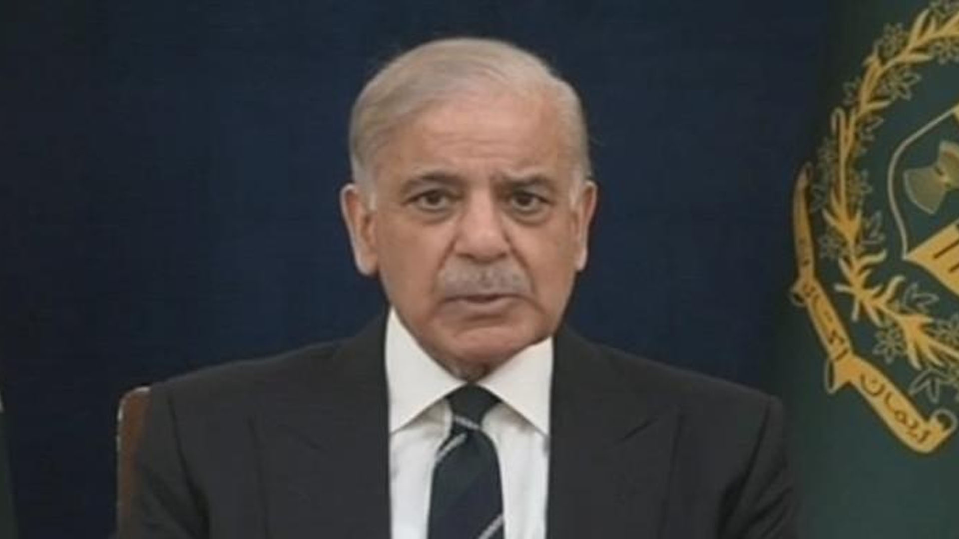 پیٹرولیم مصنوعات کی قیمتوں میں کئی گنا اضافہ تجویزکیا گیا ہم نے درمیانی راستہ نکالا تاکہ عوام پرکم بوجھ پڑے ، شہباز شریف