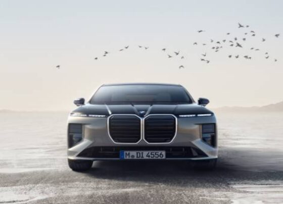 بی ایم ڈبلیو 7 سیریز، جدید ڈیزائن اور ٹیکنالوجی نے سب کو حیران کر دیا !