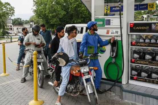 پیٹرول میں عوام کو ریلیف