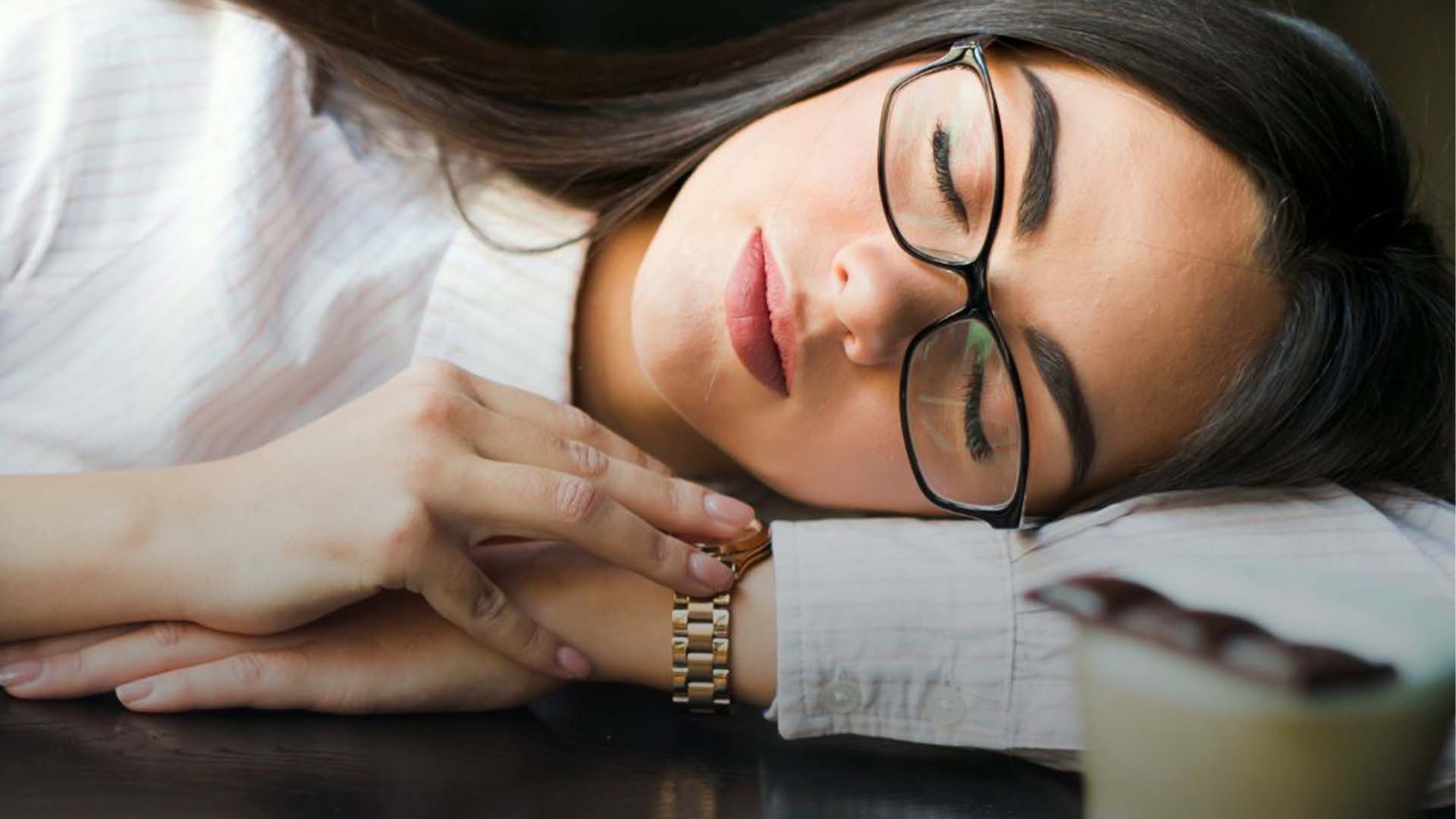 کم تنخواہ کا غصہ، دفتر میں 5گھنٹے کی نیند کے ساتھ باس کی چاکلیٹ بھی ہڑپ