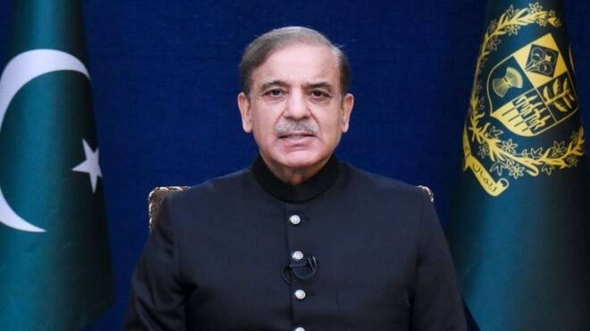 وزیراعظم کا پیٹرول کی قیمت میں فی لیٹر 80 روپے کمی کا اعلان