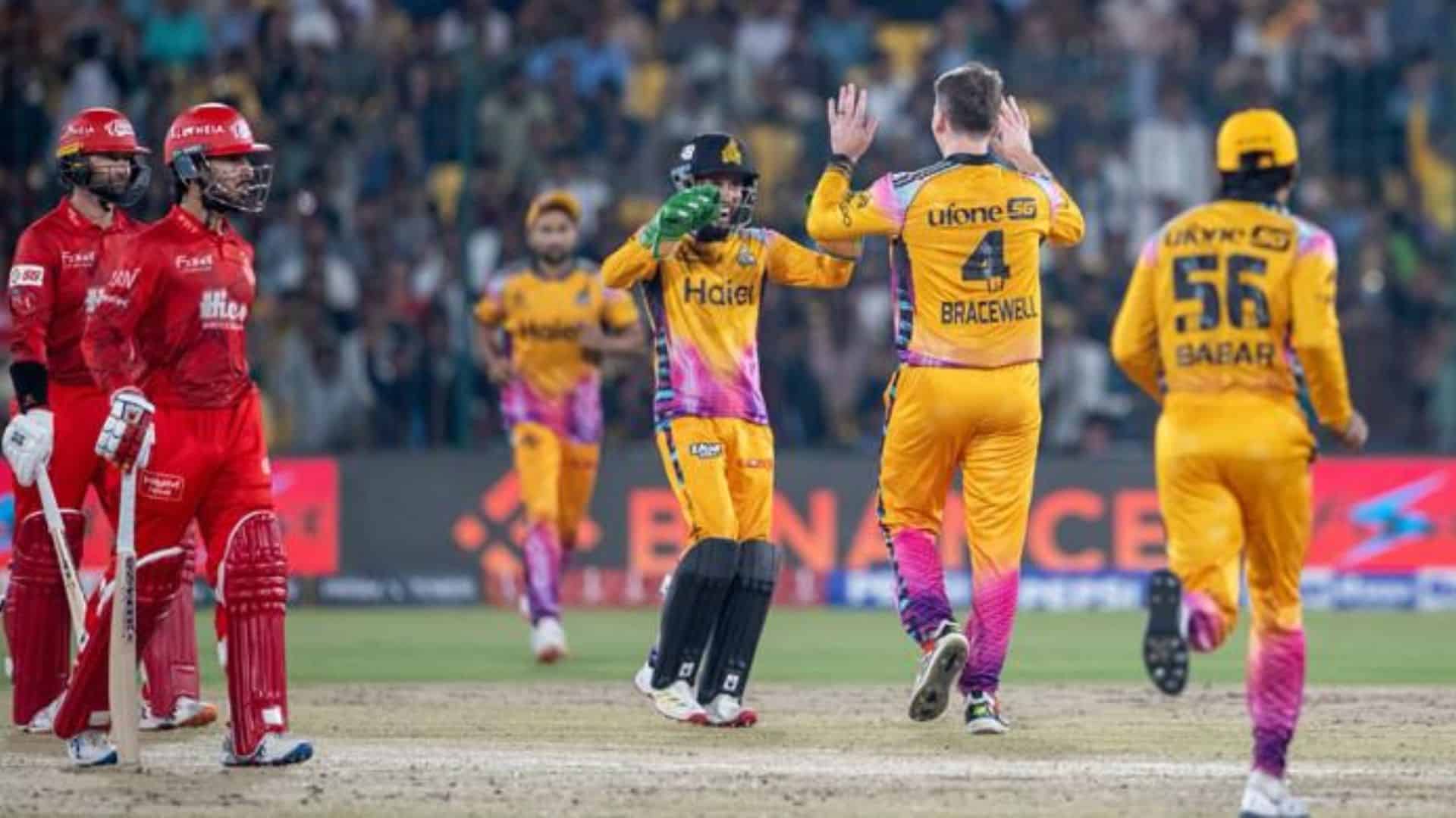 پشاور زلمی نے اسلام آباد یونائیٹڈ کو شکست دیکر  پی ایس ایل فائنل کےلئے کوالیفائی کرلیا