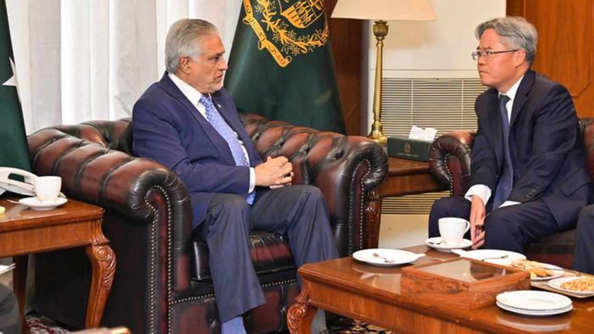 چینی سفیر جیانگ زیڈونگ کی اسحاق ڈار سے ملاقات، دوطرفہ تعلقات اور خطے کی پیش رفت پر بات چیت