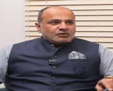 کراچی میں لاقانونیت کا راج ، فیشن ڈیزائنر دیپک پروانی کا تین ماہ میں 3 بار ُلٹنے کا انکشاف