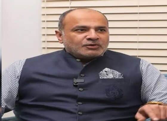 کراچی میں لاقانونیت کا راج ، فیشن ڈیزائنر دیپک پروانی کا تین ماہ میں 3 بار ُلٹنے کا انکشاف