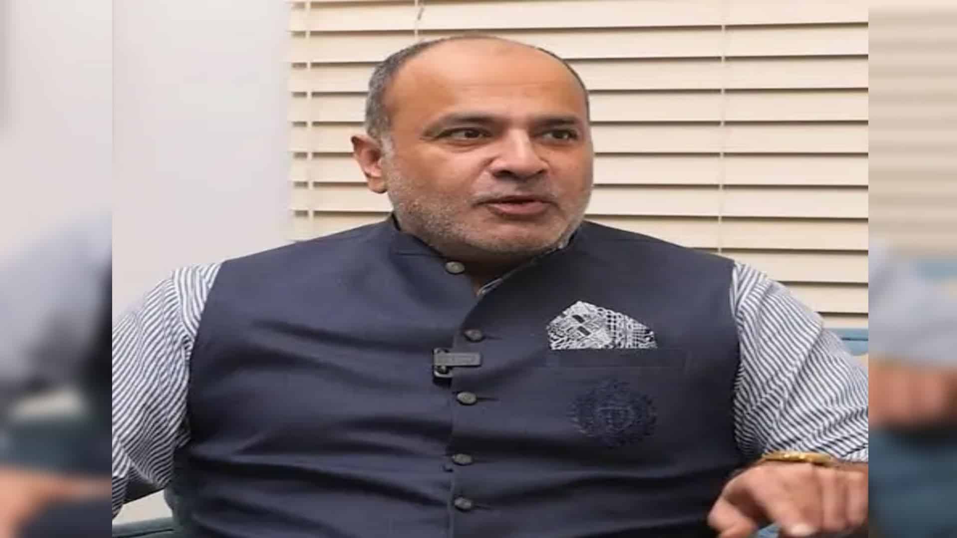 کراچی میں لاقانونیت کا راج ، فیشن ڈیزائنر دیپک پروانی کا تین ماہ میں 3 بار ُلٹنے کا انکشاف