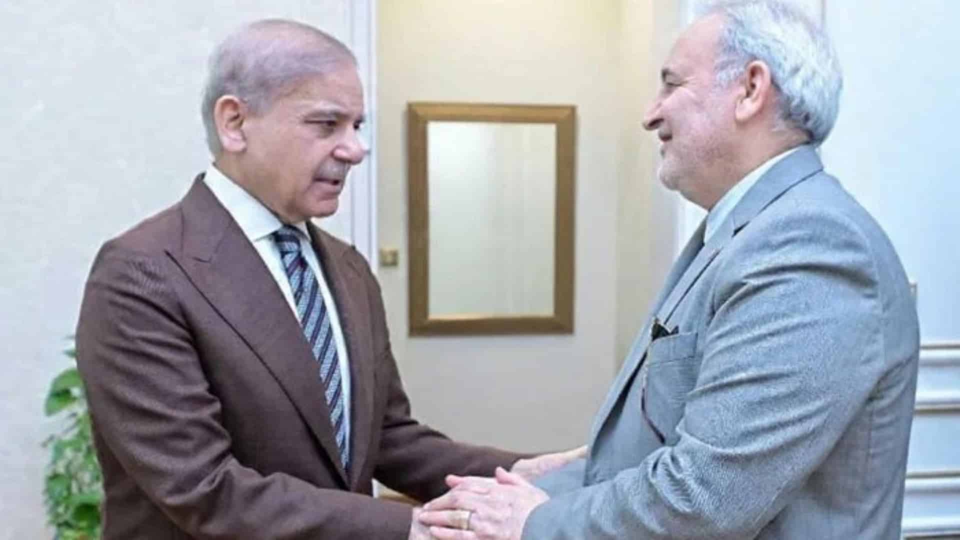 وزیرِ اعظم شہباز شریف سے ایرانی سفیر کی ملاقات، امن کوششوں پر تبادلۂ خیال