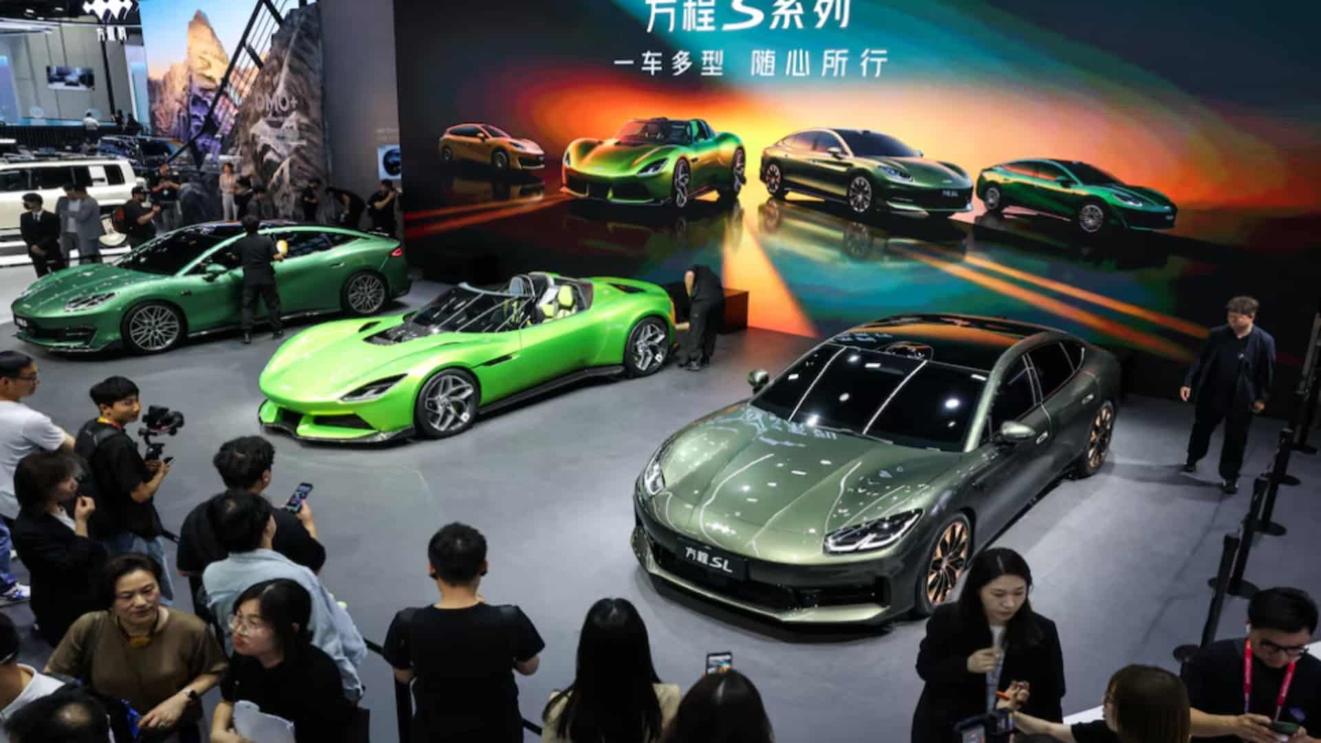 ایک پاکستانی گاڑی کی قیمت میں 3 جدید چینی الیکٹرک کاریں ؟ پاکستانیوں کیلئے بڑی خوشخبری