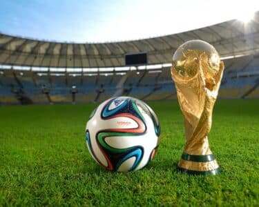 فٹبال ورلڈ کپ سے قبل بڑا دھچکا ! متعدد اسٹار کھلاڑیوں کی شرکت خطرے میں