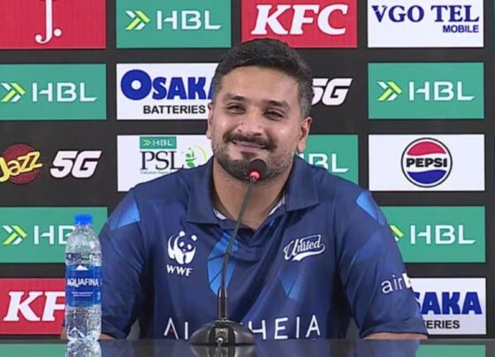 بابر اعظم ایک بار پھر اپنے حقیقی انداز میں واپس آئے ہیں، رومان رئیس