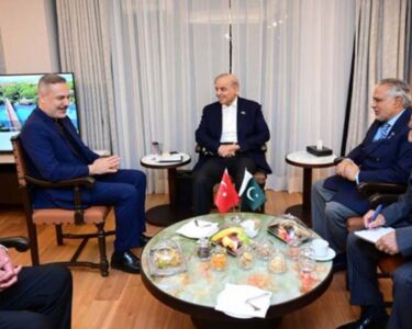 وزیرِاعظم شہباز شریف کی ترک وزیر خارجہ سے ملاقات
