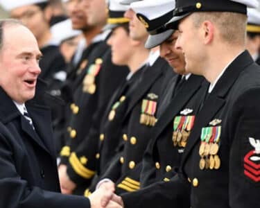 امریکی نیوی کے سیکرٹری جان سی فیلن مستعفی