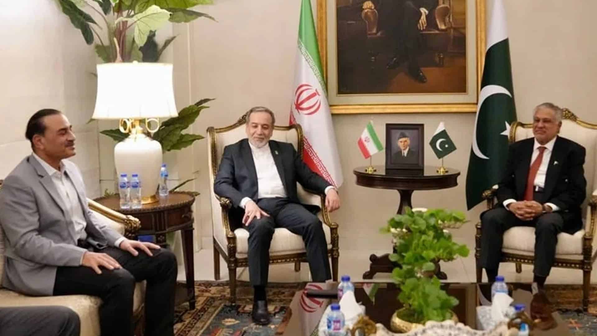 نائب وزیر اعظم اسحاق ڈار اور فیلڈ مارشل سید عاصم منیر سے ایرانی وزیر خارجہ کی اہم ملاقات