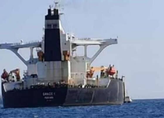 بحری جہاز کراچی پہنچ گئے