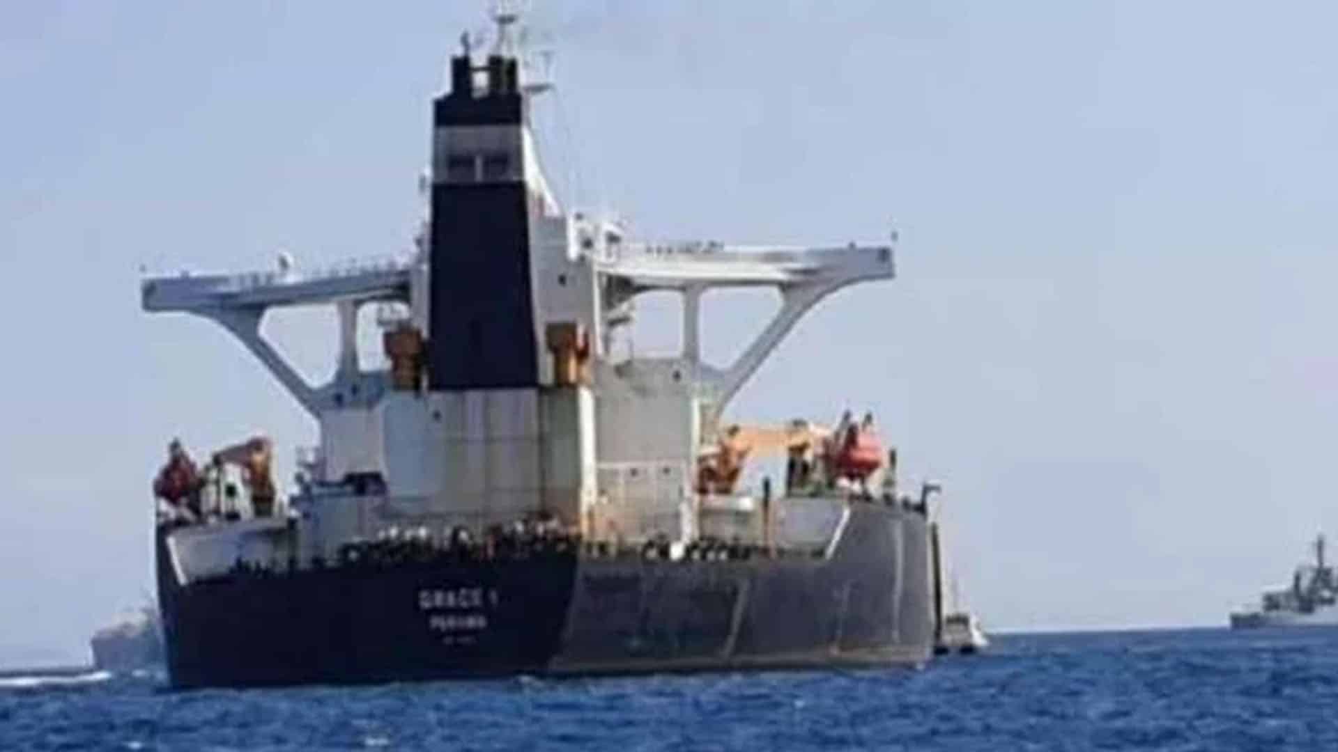 پٹرولیم مصنوعات کے مزید دو بحری جہاز کراچی پہنچ گئے ،بڑا ریلیف ملنے کا امکان