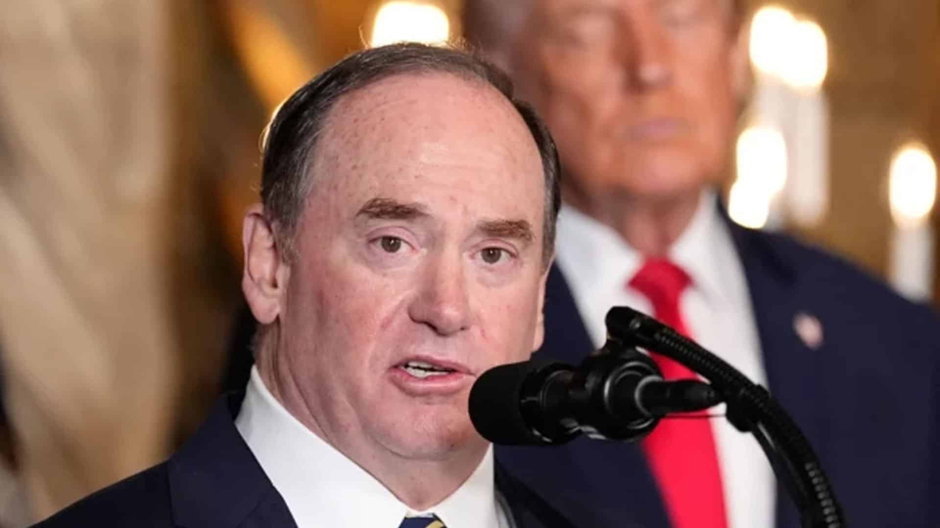 امریکی بحریہ کے وزیر جان فیلن کو عہدے سے کیوں ہٹایا گیا ؟ ڈونلڈ ٹرمپ نے سب بتا دیا