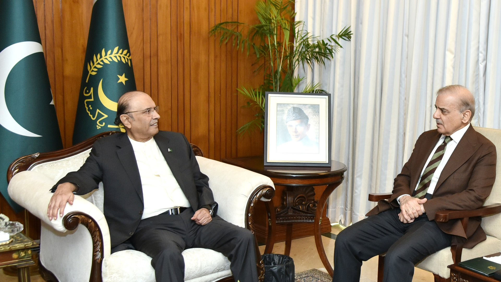 صدر مملکت سے وزیراعظم شہباز شریف کی ملاقات، امریکہ ایران مذاکرات کے تمام پہلوؤں پر تفصیلی تبادلہ خیال