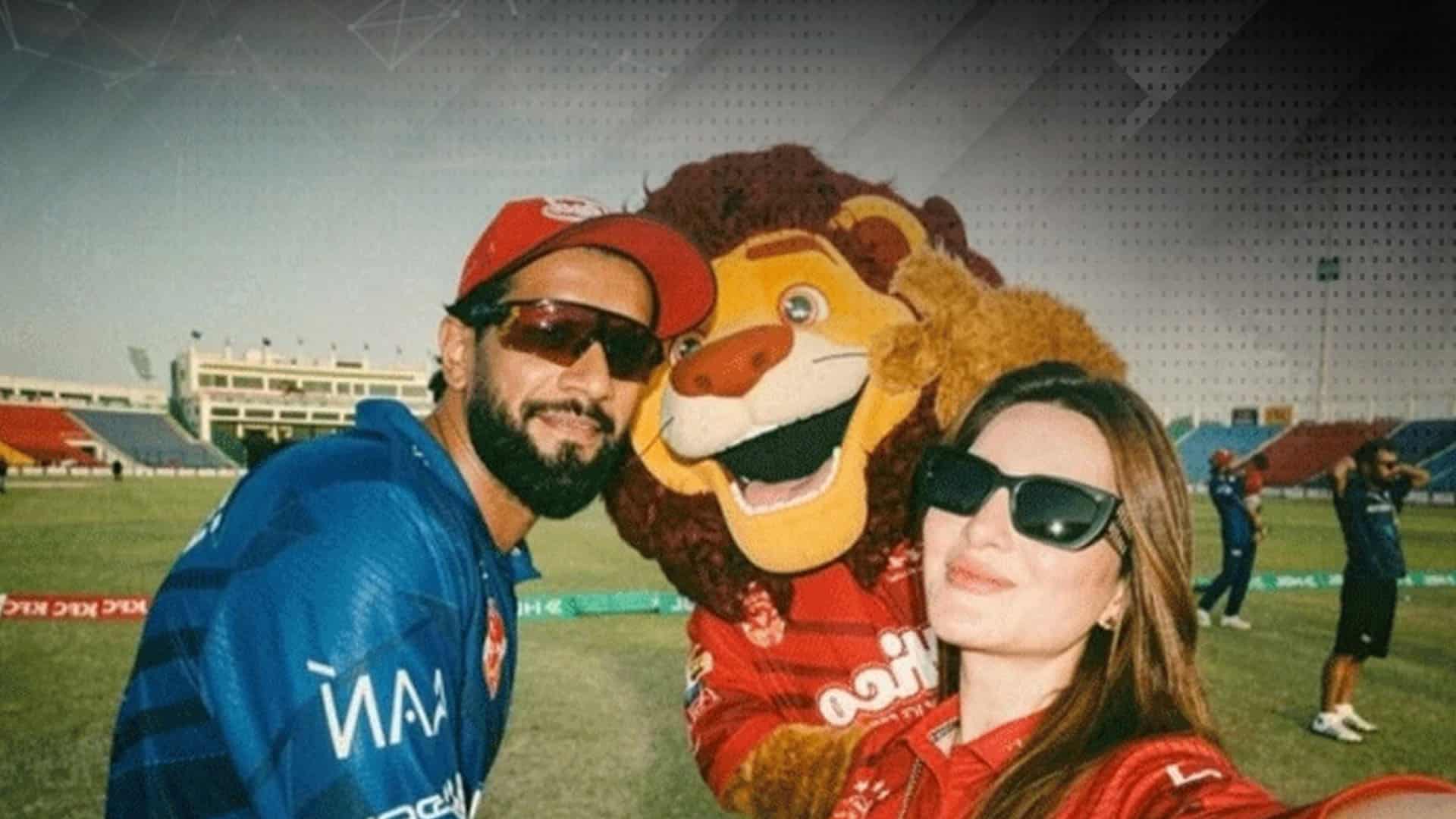 عماد وسیم اور انکی اہلیہ نائلہ راجہ کی ویڈیو وائرل ہونے پر صارفین برہم