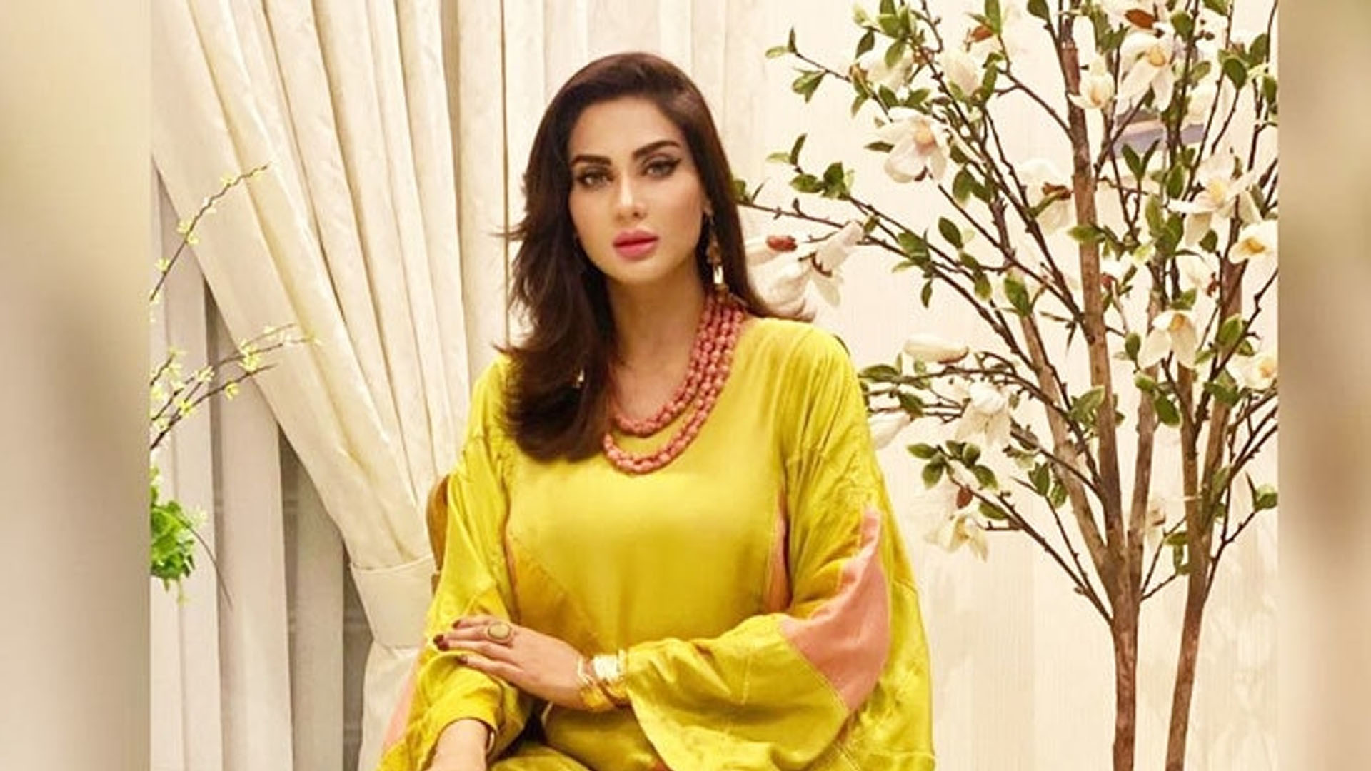 لائیو شو میں غیر اخلاقی حرکت پر فضا علی کا ردعمل سامنے آگیا