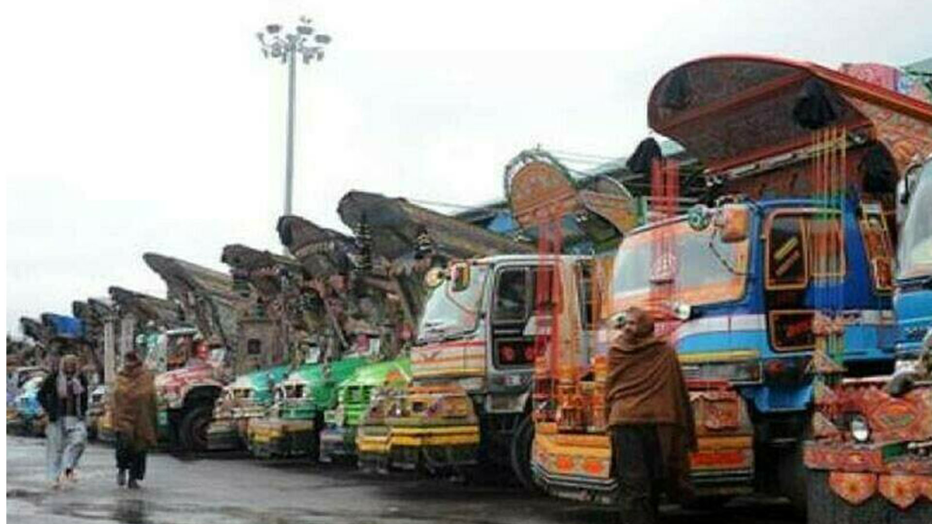 پیٹرولیم مصنوعات کی قیمتوں میں اضافے کے بعد مال بردار گاڑیوں نے کرایو ں میں بڑا اضافہ کر دیا