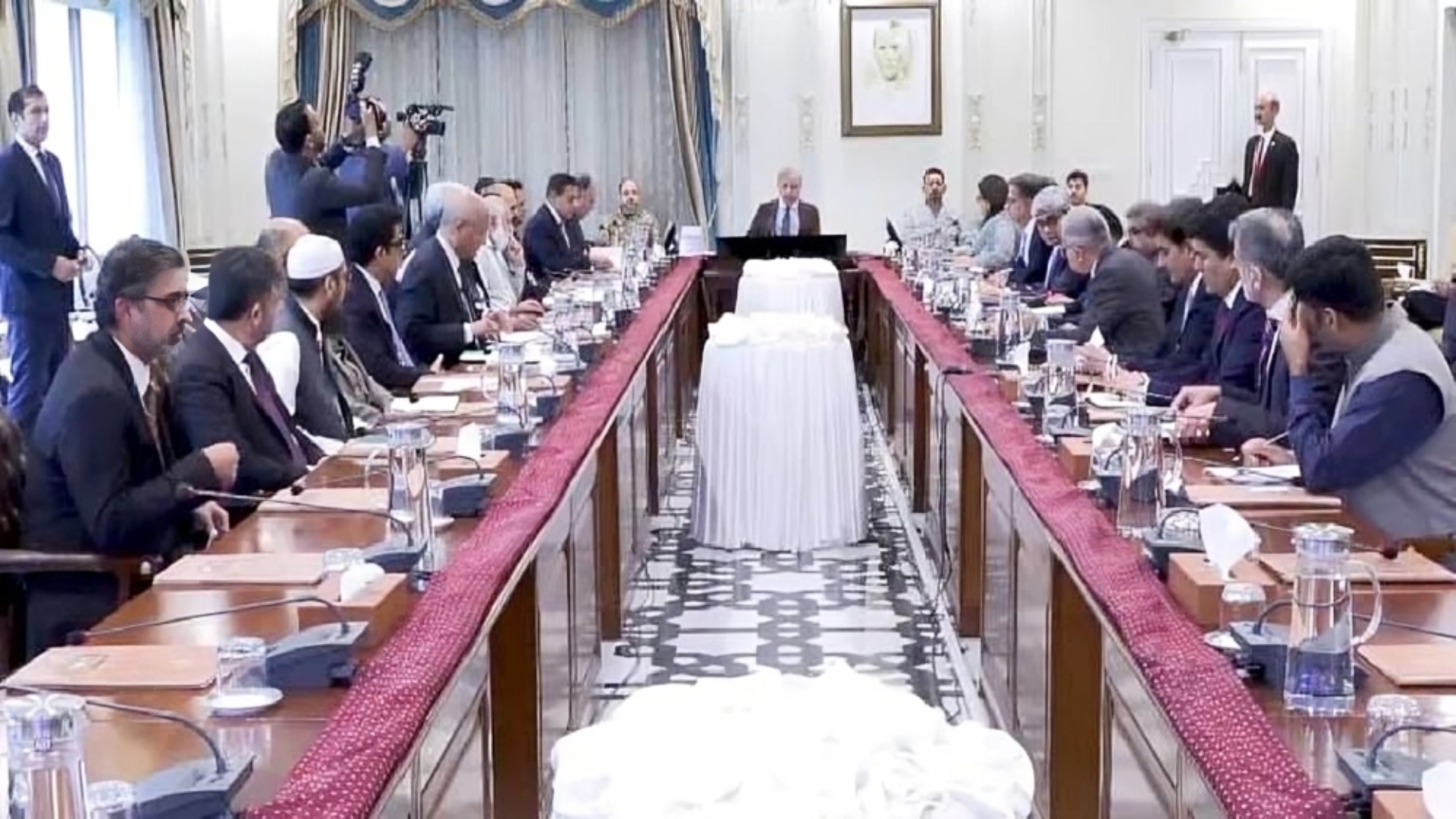 وزیراعظم کی فیول سبسڈی کے آسان حصول کیلئے سہولت ڈیسک قائم کرنے کی ہدایت