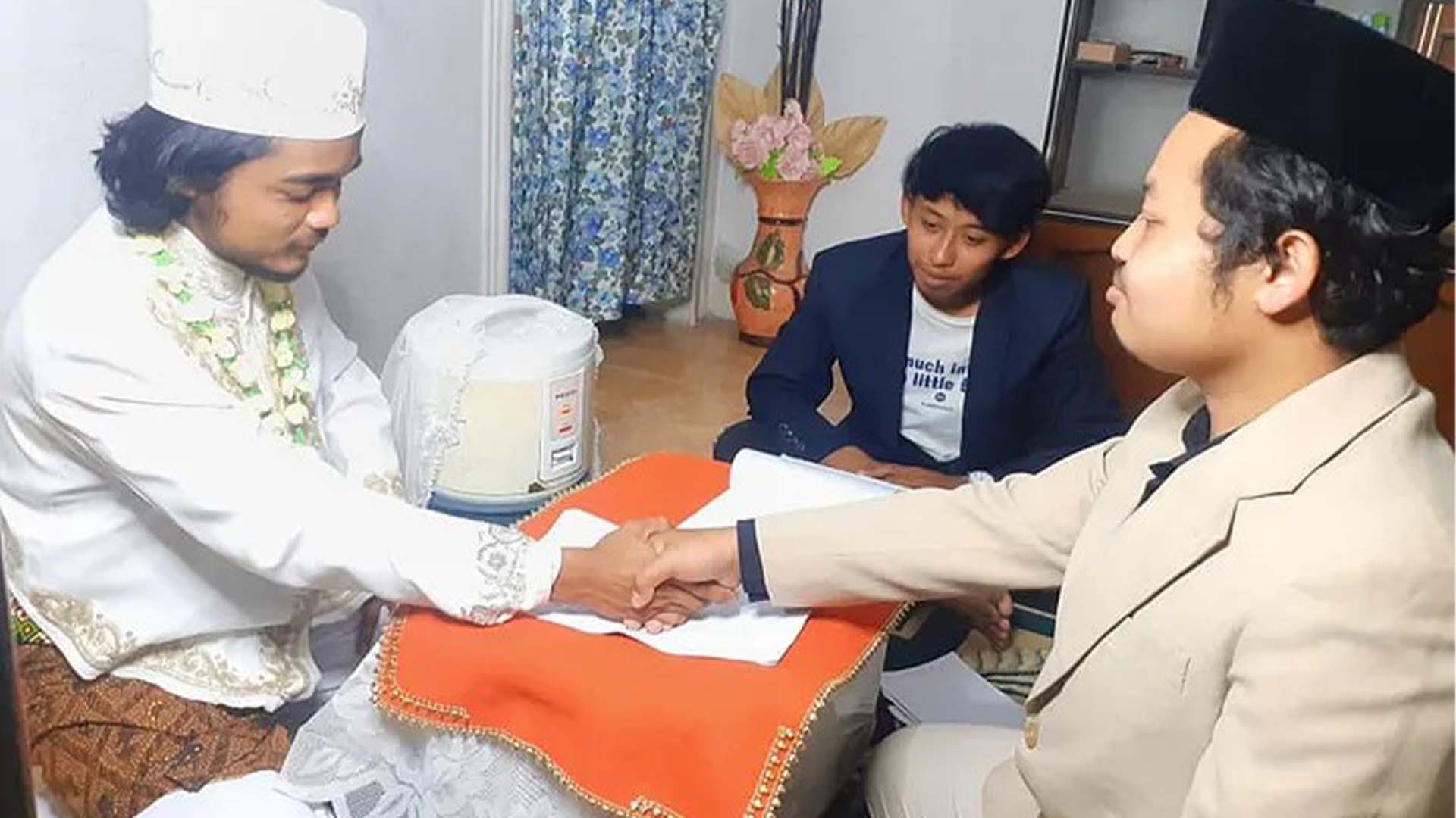 چاول کے کُکر سے شادی اور صرف 4 دن بعد طلاق ،انٹرنیٹ کا عجیب و غریب واقعہ