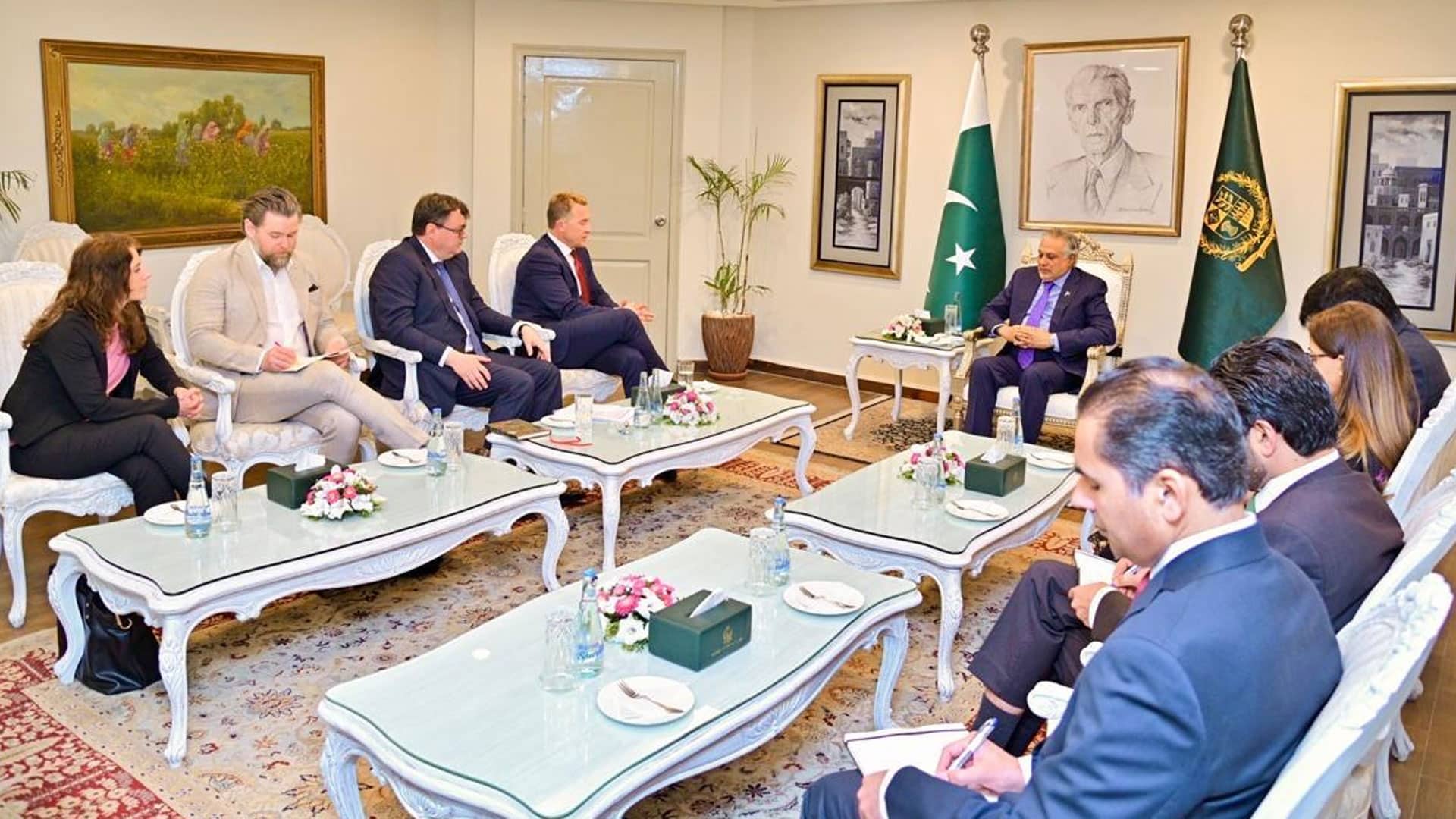 اسحاق ڈار سے نارویجن نائب وزیر خارجہ کی اہم ملاقات، علاقائی امن کے لیے پاکستان کا کردار ناگزیر ہے، آندریاس موٹزفیلڈٹ کراوک