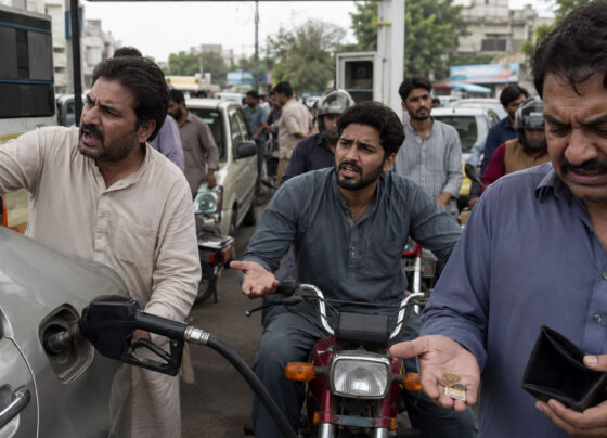 5 روپے ’اونٹ کے منہ میں زیرہ‘ شہریوں نے پیٹرولیم مصنوعات کی نئی قیمتیں مسترد
