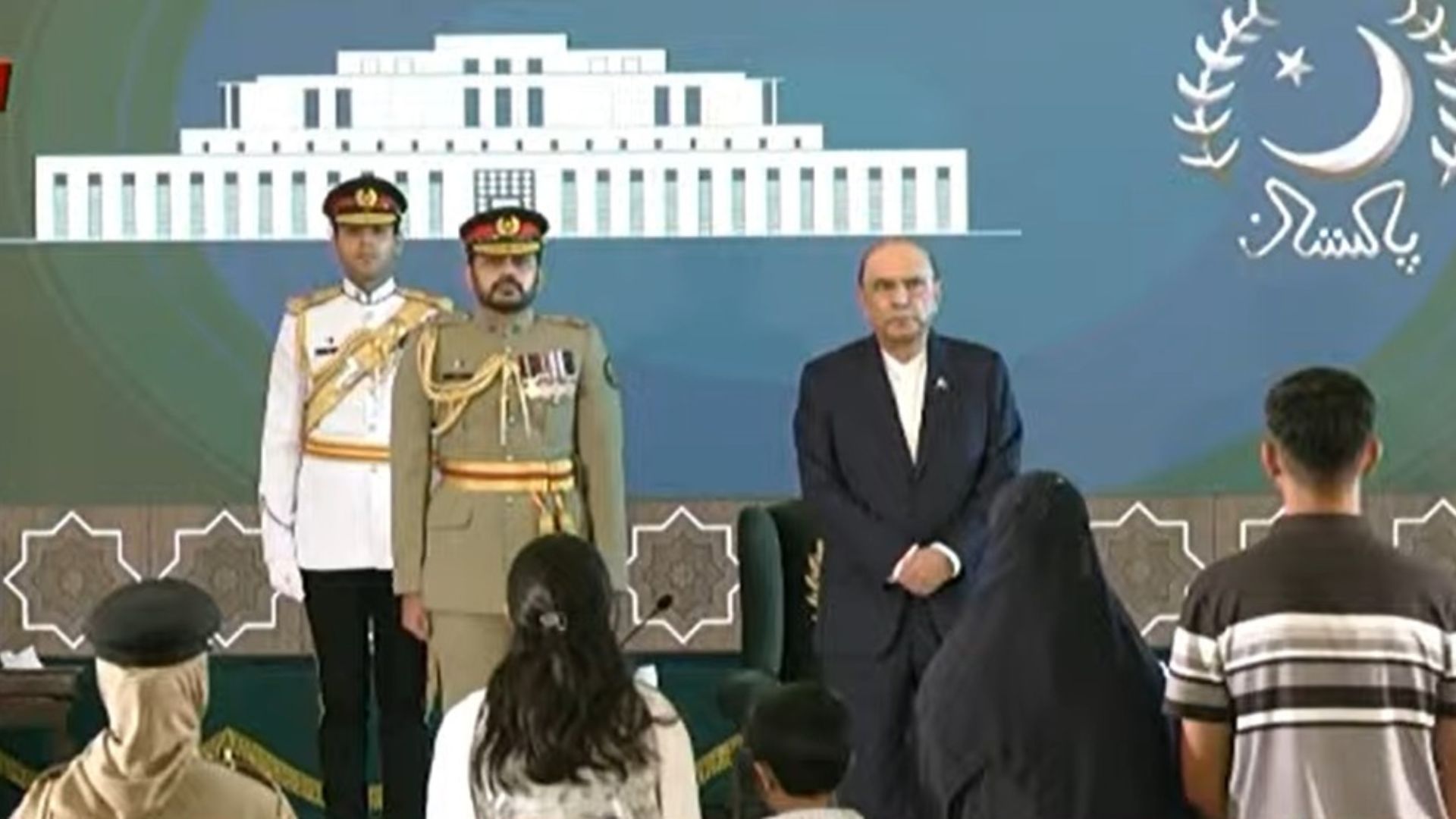 ایوان صدر میں عسکری اعزازت تقسیم کرنے کی تقریب