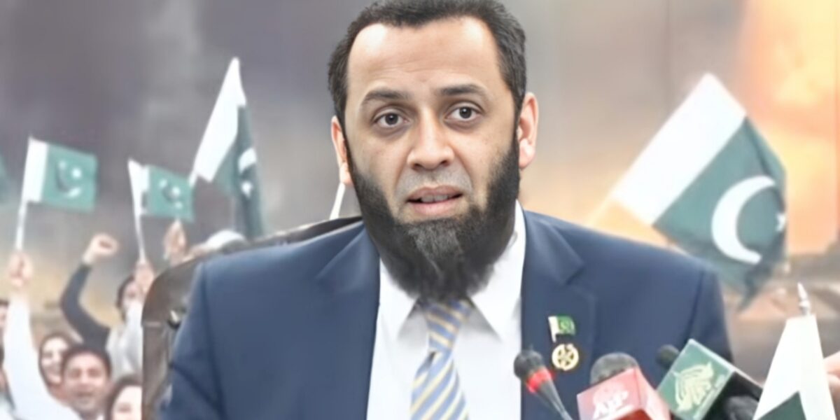 پاکستان کی سول و عسکری قیادت ایک پیج پر ہے، چیلنجز سے نمٹنے پر فیلڈ مارشل عاصم منیر کو خراجِ تحسین پیش کرتا ہوں ، عطاء تارڑ