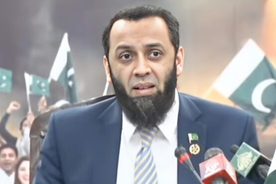 پاکستان کی سول و عسکری قیادت ایک پیج پر ہے، چیلنجز سے نمٹنے پر فیلڈ مارشل عاصم منیر کو خراجِ تحسین پیش کرتا ہوں ، عطاء تارڑ
