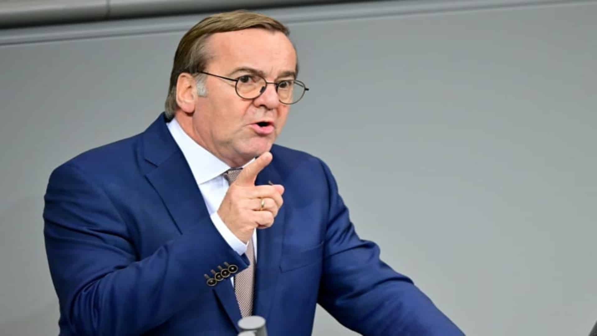 یورپی ممالک کو اپنی سلامتی کیلئے زیادہ ذمہ داری خود اٹھانی ہو گی، جرمن وزیرِ دفاع کا اہم بیان