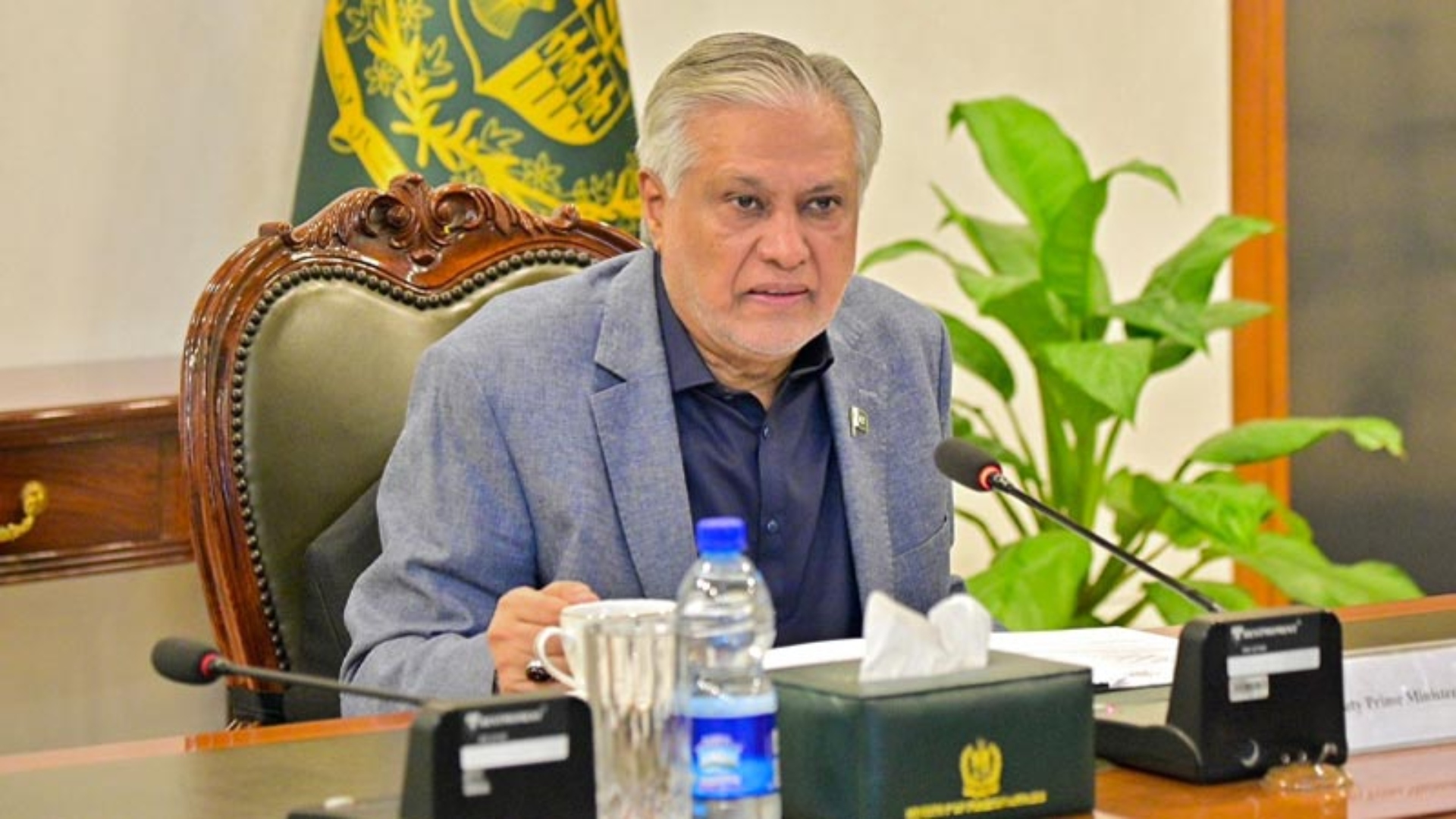 نائب وزیراعظم اسحاق ڈار کا پاکستانی اور  ایرانی ملاحوں کی واپسی کیلئے سنگاپور سے رابطہ