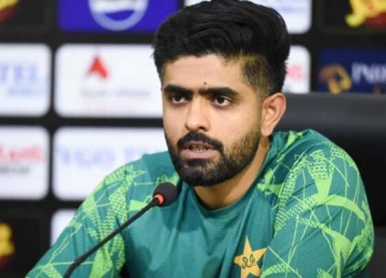پچ بیٹنگ کیلئے اچھی تھی مگر پارنٹر شپ نہیں بنا سکے، بیٹنگ یونٹ کو ذمہ داری لینا پڑے گی ، بابر اعظم