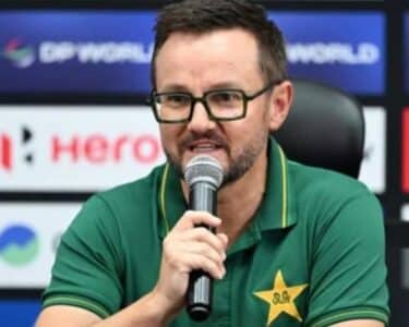 رضوان کو ڈراپ کر کے کھلاڑیوں کو پیغام دیدیا ، مائیک ہیسن کا محمد رضوان کی کپتانی سے متعلق اہم بیان