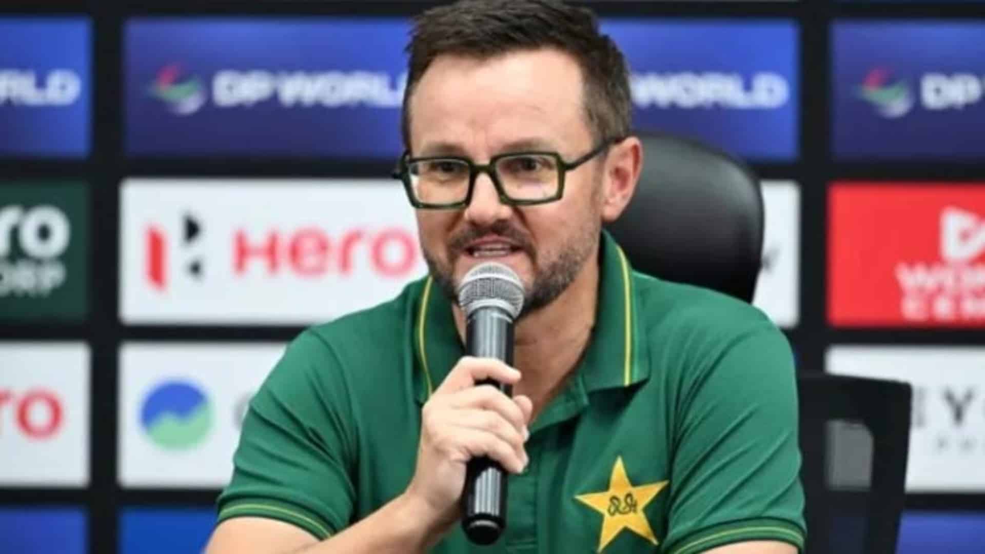 کھلاڑیوں کو پیغام دیدیا ! مائیک ہیسن کا محمد رضوان کی کپتانی سے متعلق اہم بیان