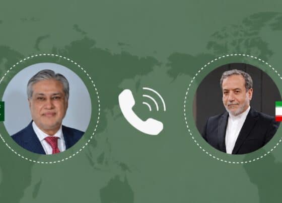 نائب وزیرِاعظم اسحاق ڈار اورعباس عراقچی کے درمیان رابطہ، خطے کی صورتحال اور مذاکرات کے ذریعے مسائل کے حل پر تبادلۂ خیال