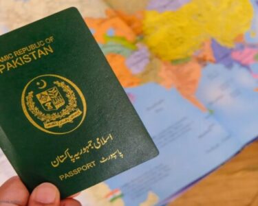 بیرونِ ملک جانیوالے کن افراد کیلئے ای پروٹیکٹر سرٹیفکیٹ لازمی ہے؟ سرکاری وضاحت آگئی